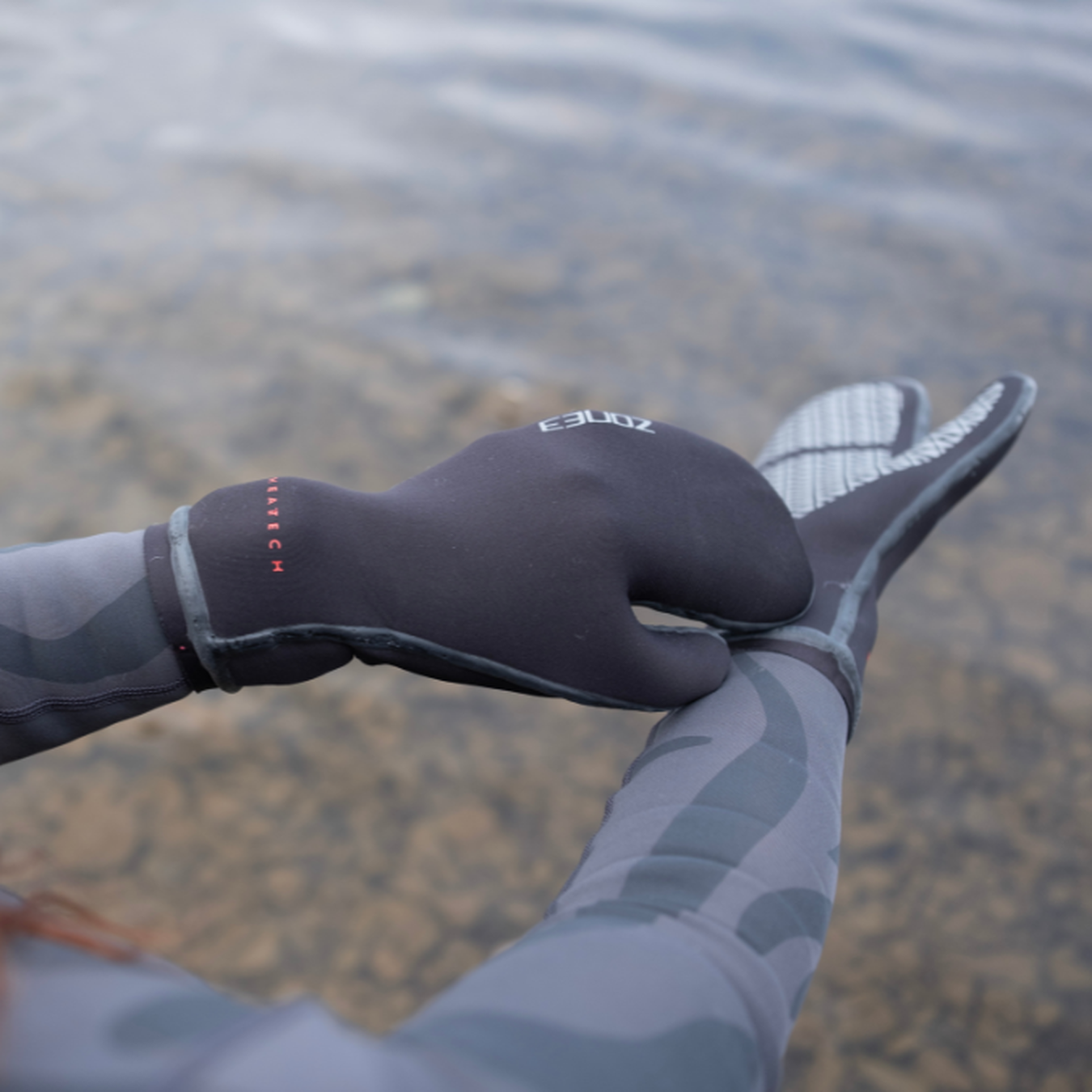Thermo-Tech Warmth Swim Mitts - ZONE3 UK